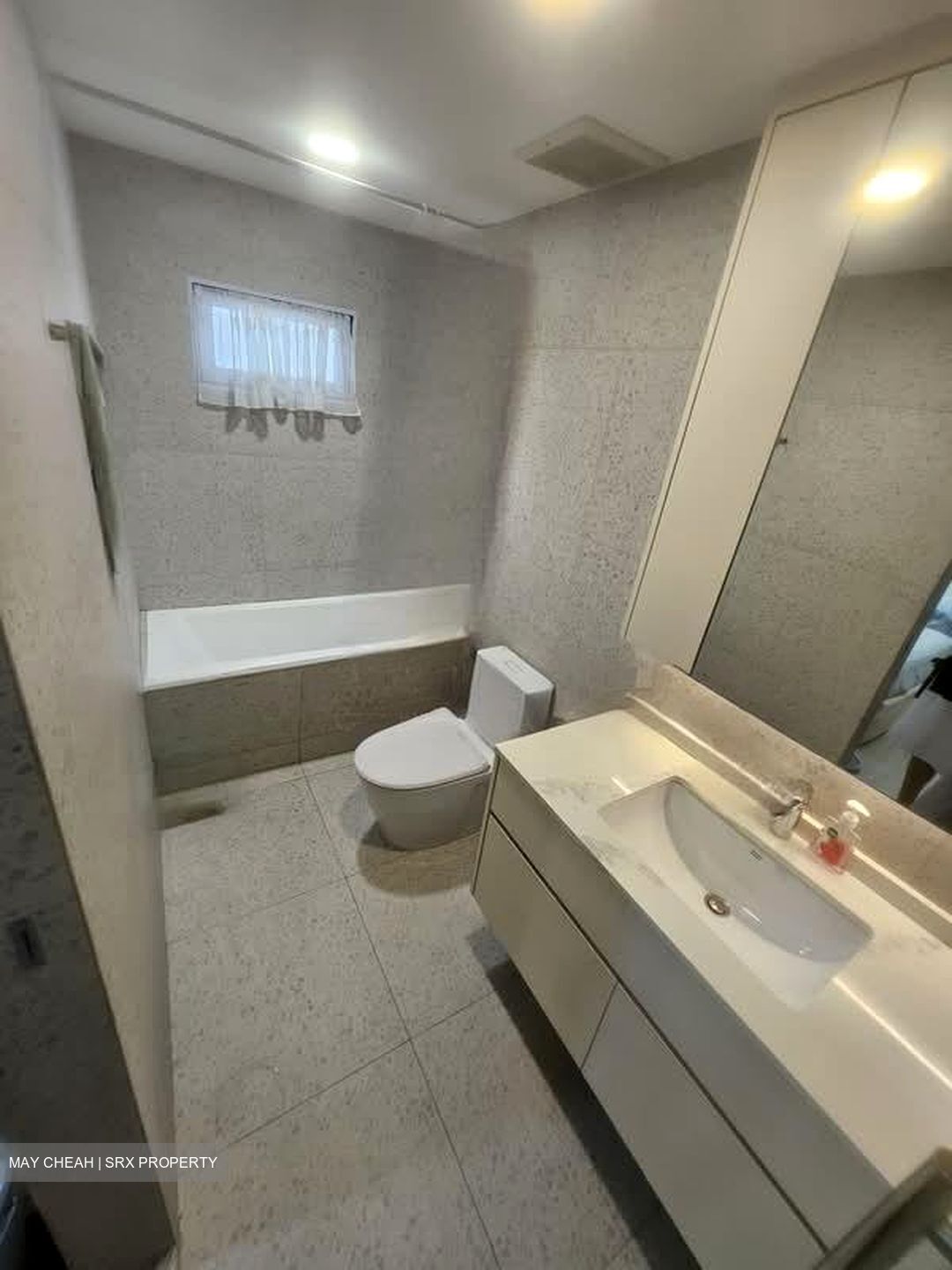 Sixth Avenue (D10), Terrace #568433981